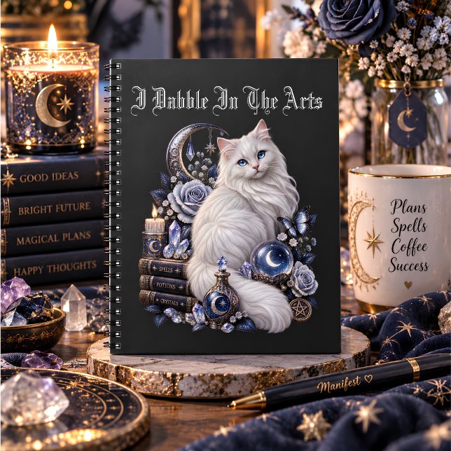 Cuaderno Arte Celestial de Gata Mística y Bruja (A little everyday magic. Style your desk with this mystical cat and moon spiral notebook.)