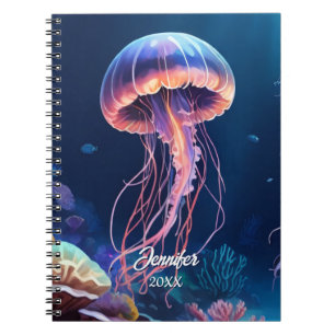 Cuaderno Arte de medusas, nombre en escritura blanca, año