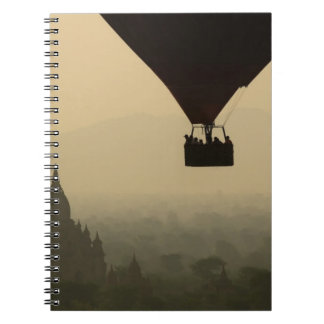 Cuaderno Asia, Myanmar, Bagan, globo sobre templos de