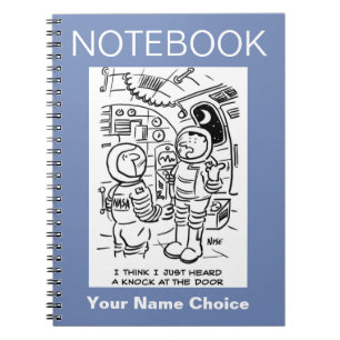 Cuaderno Astronautas en nave espacial oyen golpes