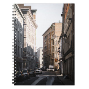 CUADERNO AUTOS ESTACIONADOS AL LADO DE LA CARRETERA ENTRE E