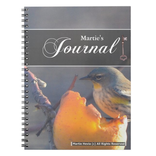 Cuaderno Ave en un periódico de Apple medio comido (Frente)