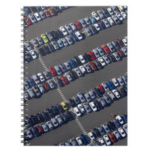 Cuaderno Avión sobre el estacionamiento