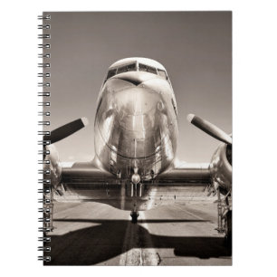 Cuaderno avión vintage en pista