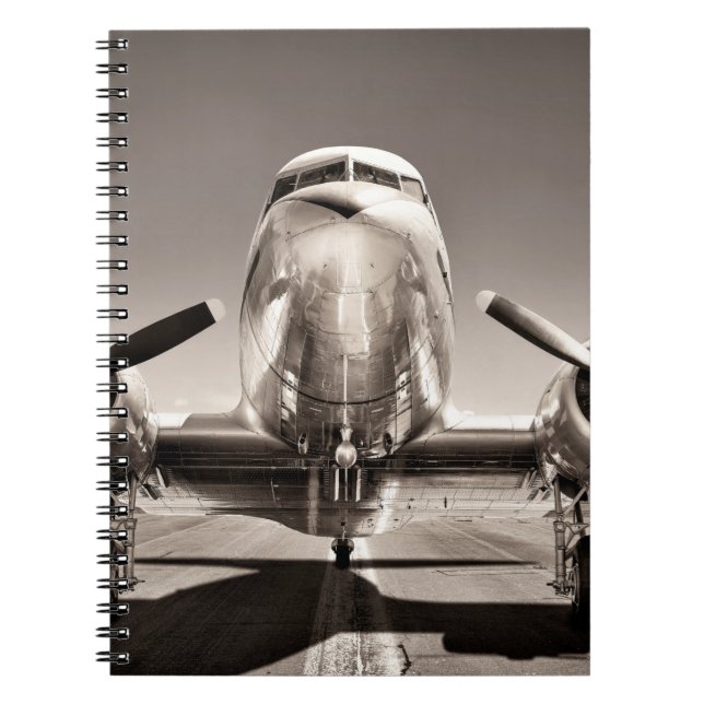 Cuaderno avión vintage en pista (Frente)