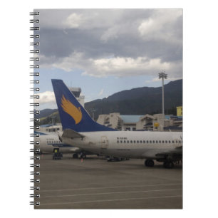 Cuaderno Aviones de línea chinos domésticos alineados en