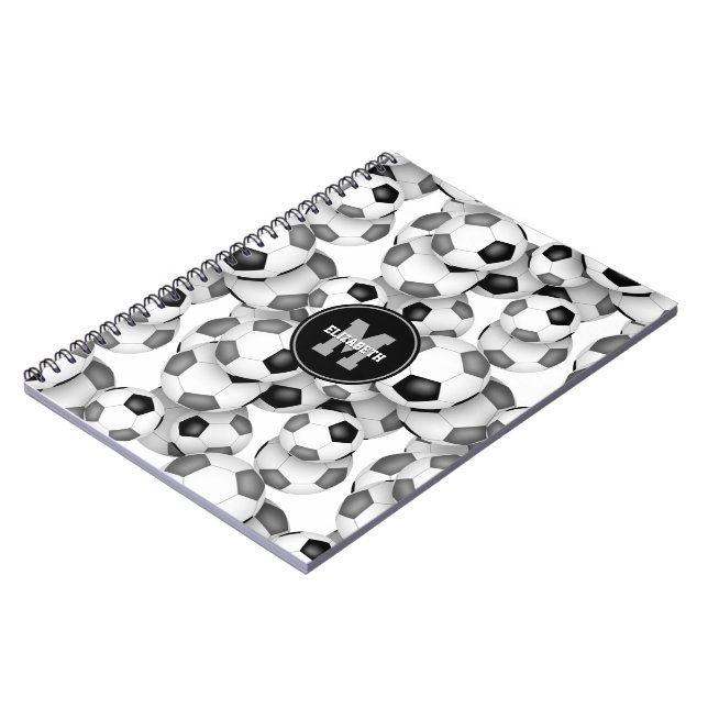 Cuaderno balones de fútbol grises negros patrón niños depor (Lado Izquierdo)