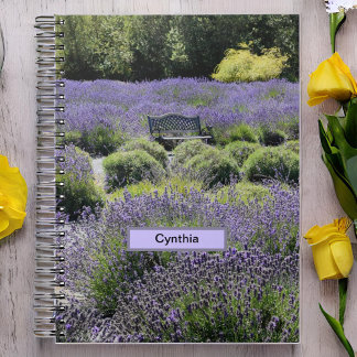 Cuaderno Banca en un enorme campo de lavanda secuencial