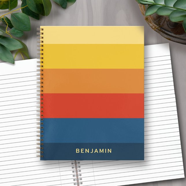 Cuaderno Bandas de puesta de sol retro con nombre de serie  (Personalized Notebook with Custom Text)