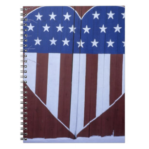 Cuaderno Bandera en forma de corazón pintada en granero des