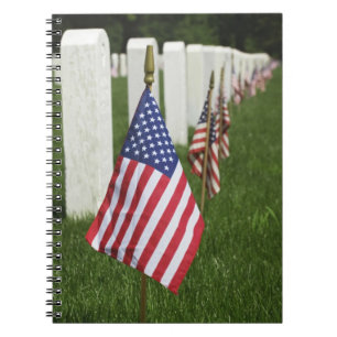 Cuaderno Banderas americanas en las tumbas de veteranos