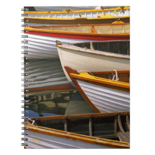 Cuaderno Barcas de colores brillantes en el Centro de Barco