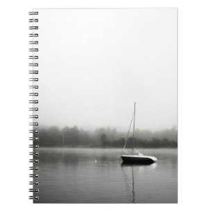 CUADERNO BARCO NEGRO Y BLANCO EN EL LAGO