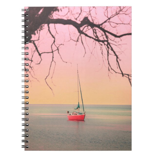 CUADERNO BARCO ROJO EN LA PLAYA DURANTE EL SOL (Frente)