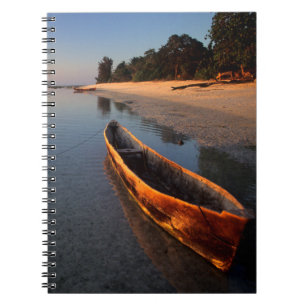 Cuaderno Barcos de madera en la playa de Tondooni