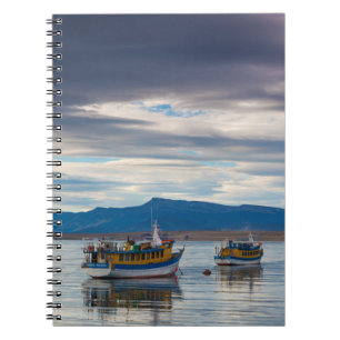 Cuaderno Barcos turísticos en la bahía de Seno Última Esper