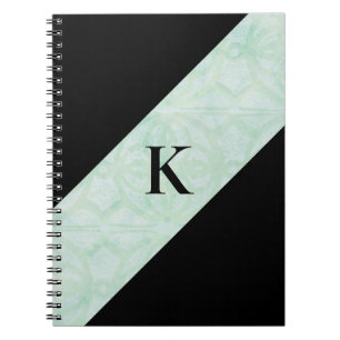 Cuaderno Batik verde dulce de menta y monogramado negro
