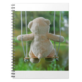 Cuaderno Beer op schommel vanaf de rug.