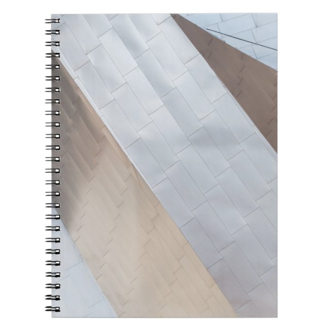 Cuaderno Beige y superficie blanca (Frente)