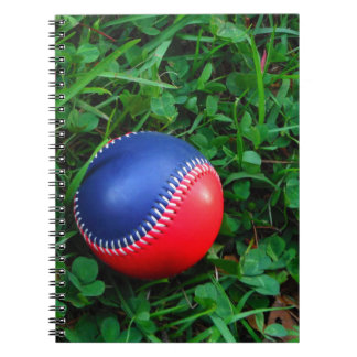 Cuaderno Béisbol rojo y azul con puntas blancas