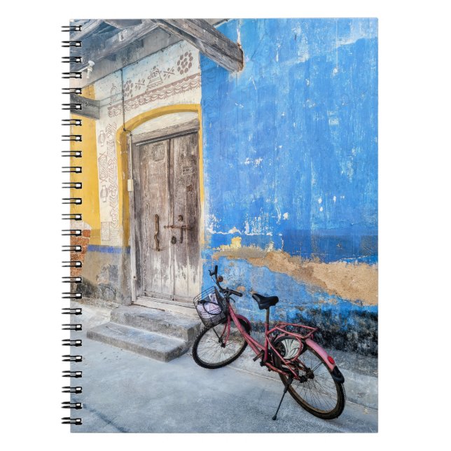 Cuaderno BICICLETA ROSA en MURO AZUL EN LIBRO DE NOTAS DE I (Frente)