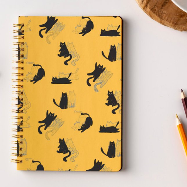 Cuaderno Black Cats on Mustard with Blue Outlines– Modern  (Subido por el creador)