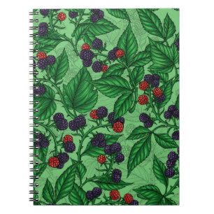Cuaderno Blackberries sobre verde