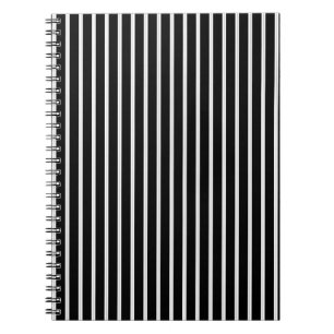 Cuaderno blanco y negro con rayas negras finas