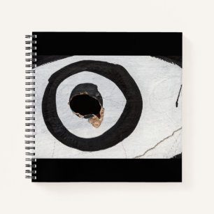 Cuaderno bloc de notas con lágrimas en blanco