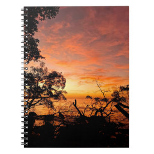 Cuaderno Bloc de notas de color oscuro en el Caribe