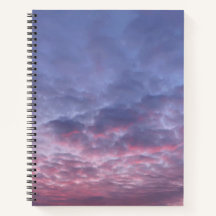 Bloc de notas morado de espiral de sol