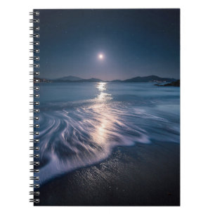 Cuaderno Bloc de notas nocturno de olas oceánicas iluminada