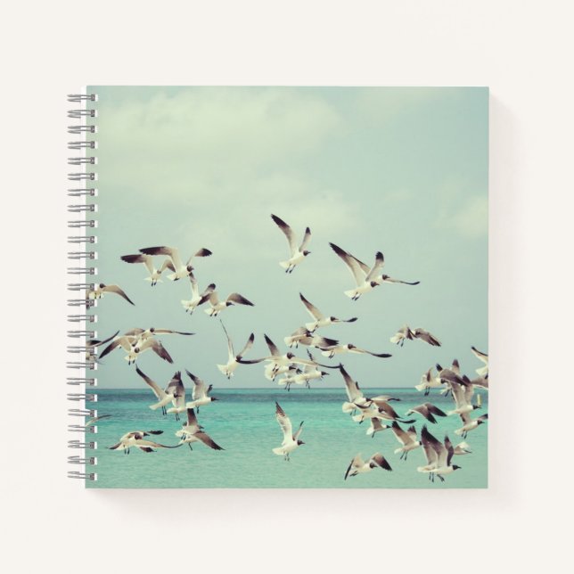 Cuaderno Bloque de gaviotas voladoras sobre el océano (Anverso)