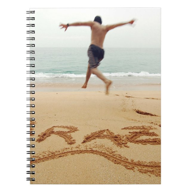 Cuaderno BRASIL. Hombre con el pecho desnudo llevando un tr (Frente)