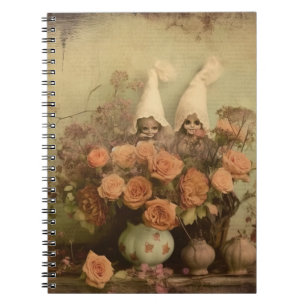Cuaderno Bruja gótica sepia con calabazas y rosas de otoño