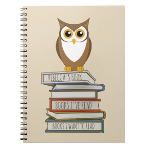 Cuaderno Búho y pila de libros