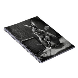 Cuaderno Bunny tocando una guitarra