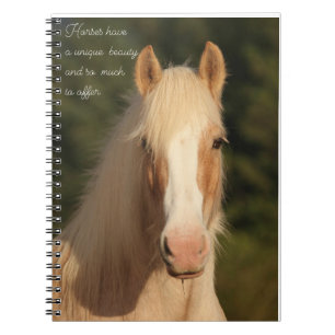 Cuaderno Caballo de vainas gitano palomino estacionado