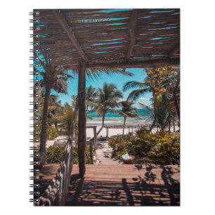Cuaderno Cabaña de nipa bajo palmeras de coco