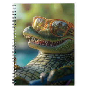 Cuaderno Caimán disfrutando de un cóctel junto a la piscina