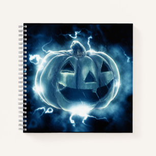 Cuaderno calabaza de Halloween bajo la lluvia