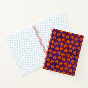 Cuaderno Calabazas de Halloween en el patrón de fondo morad