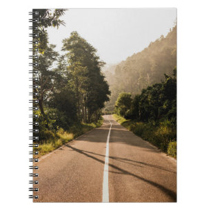 Cuaderno Calle de hormigón gris por la mañana