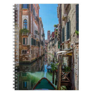 Cuaderno Calle estrecha con canal en Venecia
