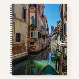 Cuaderno Calle estrecha con canal en Venecia