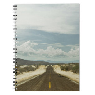 Cuaderno Camino recto largo con el paisaje de Baja del