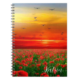 Cuaderno campo de amapolas en el fondo de un sol rojo