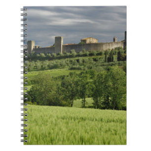 Cuaderno Campo de trigo y lejana Monteriggioni, en la