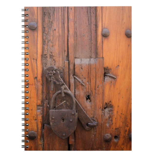 Cuaderno Candado en puerta de madera (Frente)