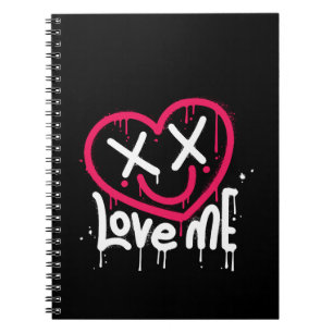 Cuaderno carácter cardíaco con ojos muertos y sonrisa pulve